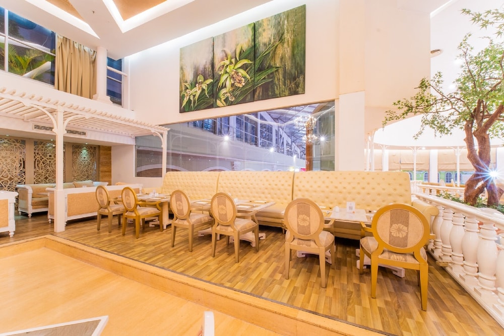 Grand Jatra Hotel 52/70