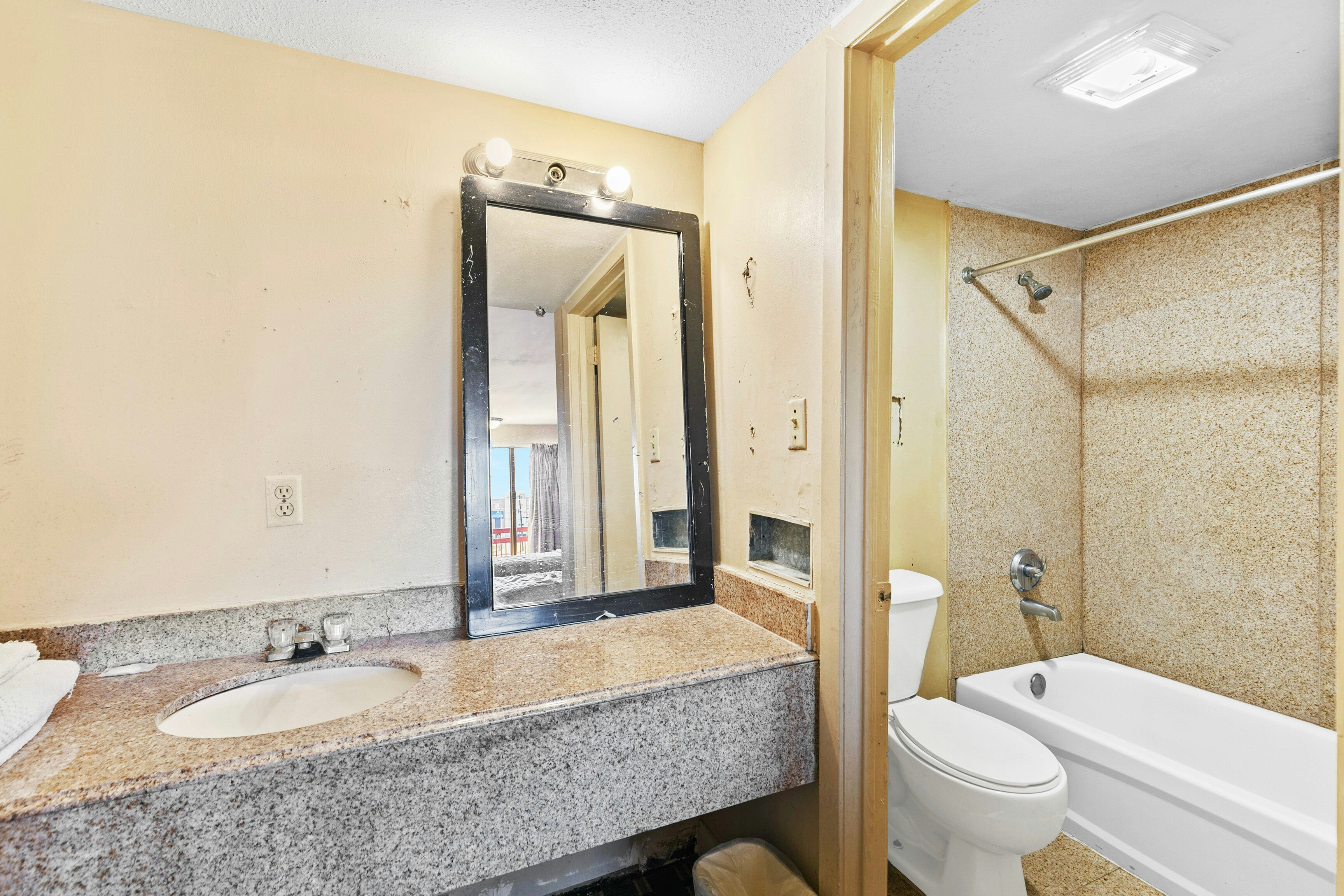 Luxury Inn By Hotel O Hattiesburg, MS 48/50