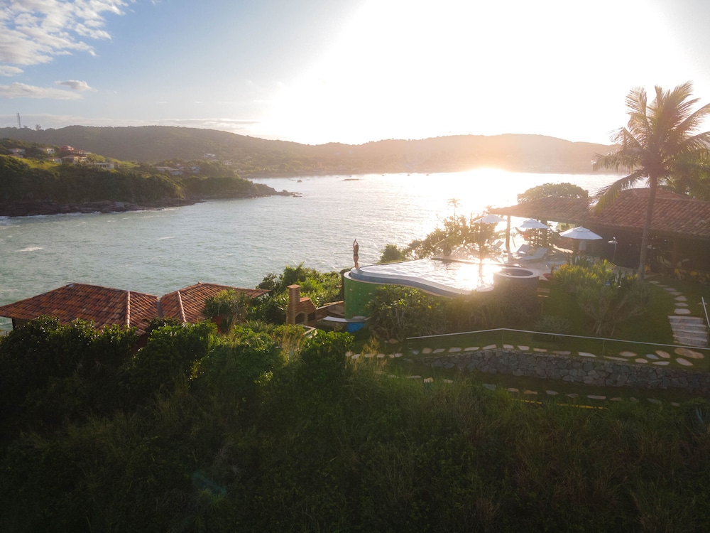 Cliffside Luxury Inn 45/48