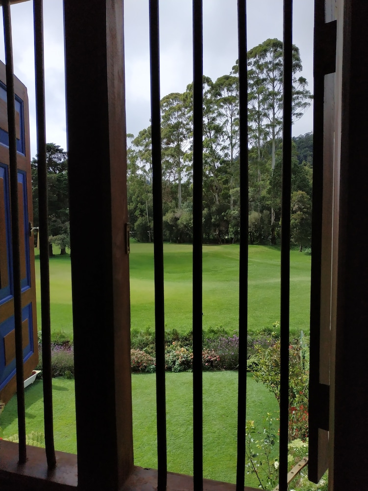 Golf Green City Bungalow 24/38