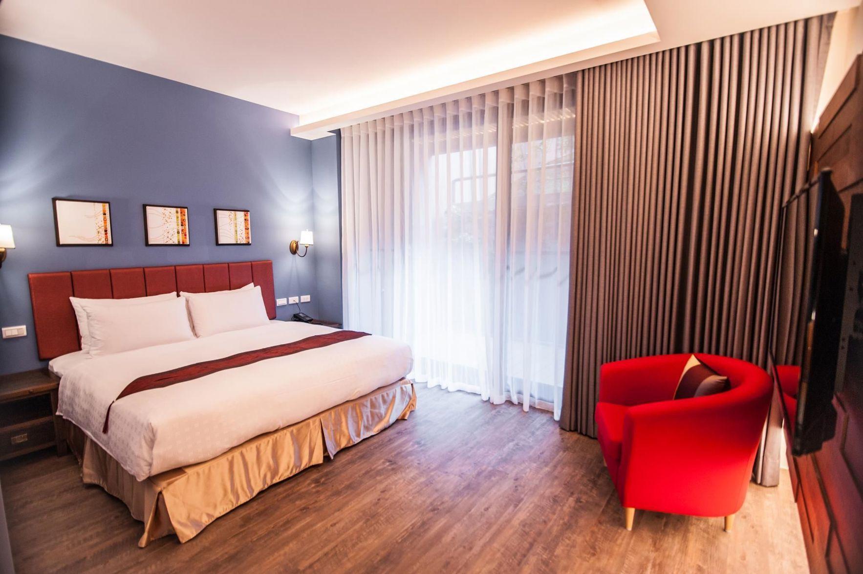 غرفة قياسية بسرير كينج وسرير كوين يُسمح فيها بالحيوانات الأليفة، Dreamer Boutique Hotel 2/2