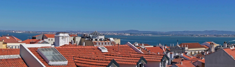 Lisbon Colours Bairro Alto Apartments 39/50
