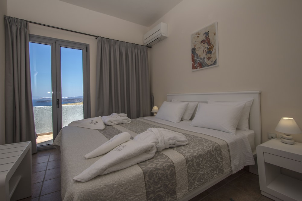 Our Villa Santorini 3/59