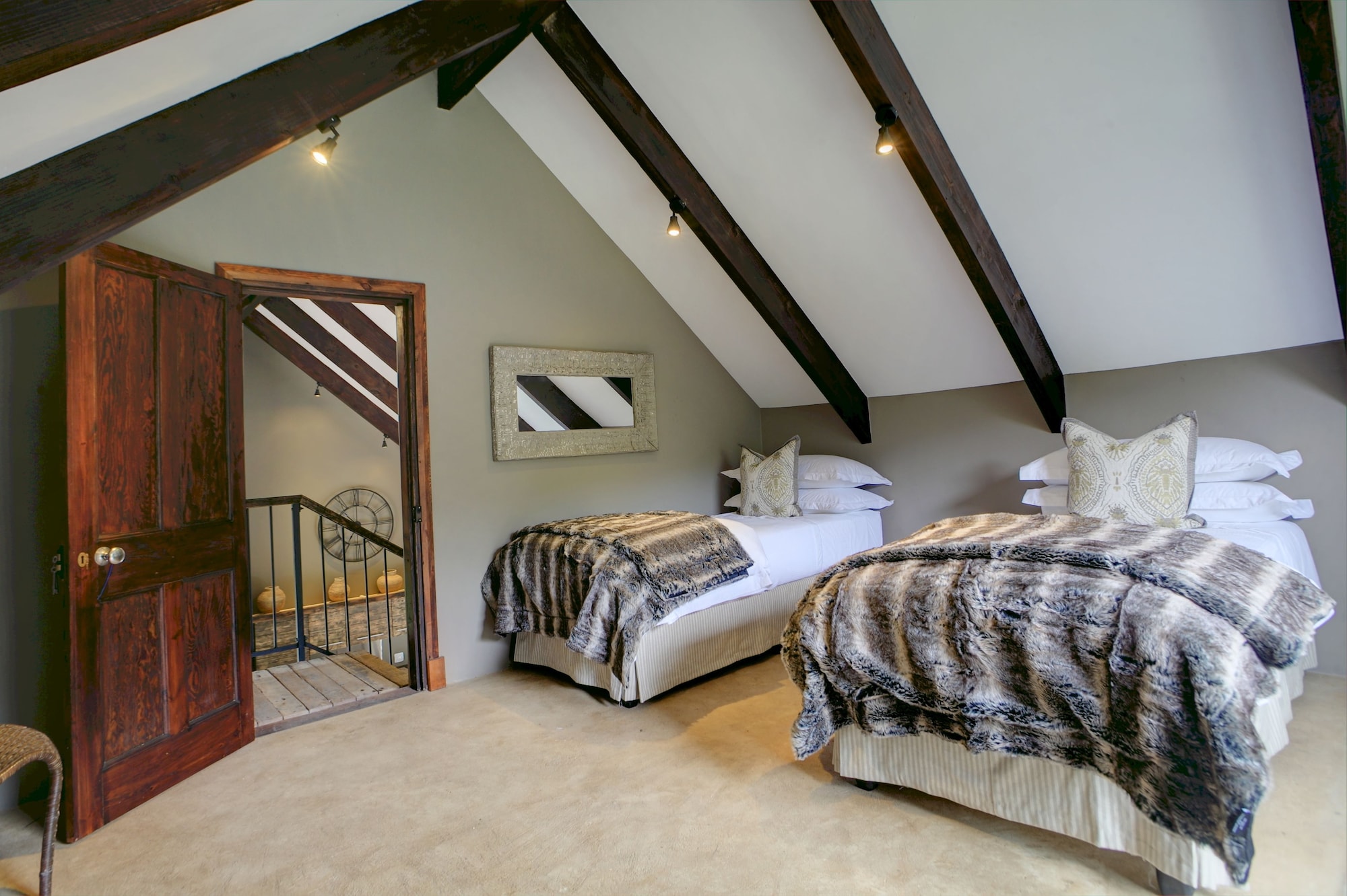 3 BEDROOMS, SUPERIOR, WITH POOL