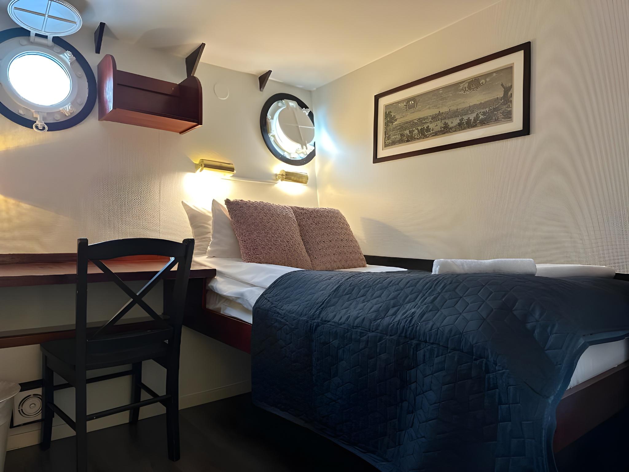 Classic, Cabin, Semi Double Bed, Twin Beds, Water or Pier View, Shared Bathroom