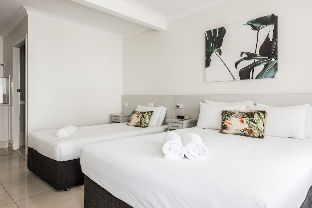 ROOM, TWIN BEDS