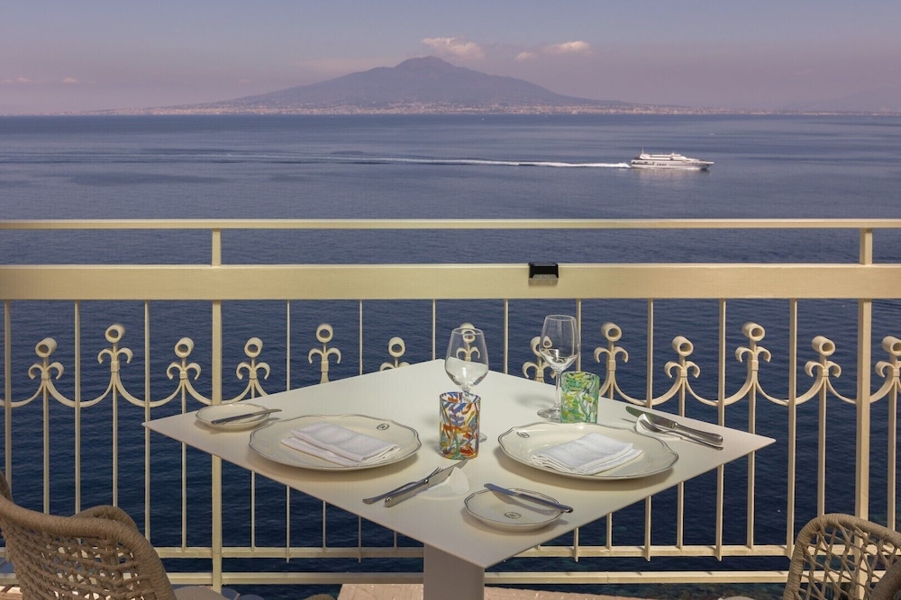 Hotel Regina Sorrento 58/72