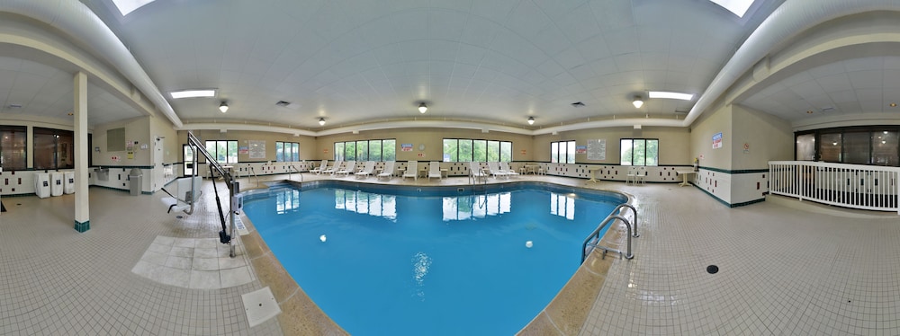 Comfort Suites near Route 66 6/49
