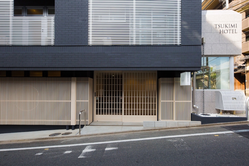 Tsukimi Hotel 5/46