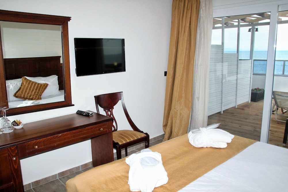 Paralia Beach Boutique Hotel 14/50