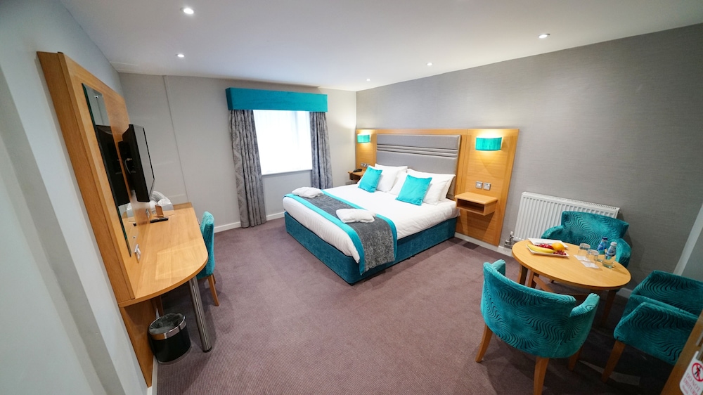 Briar Court Hotel 57/70