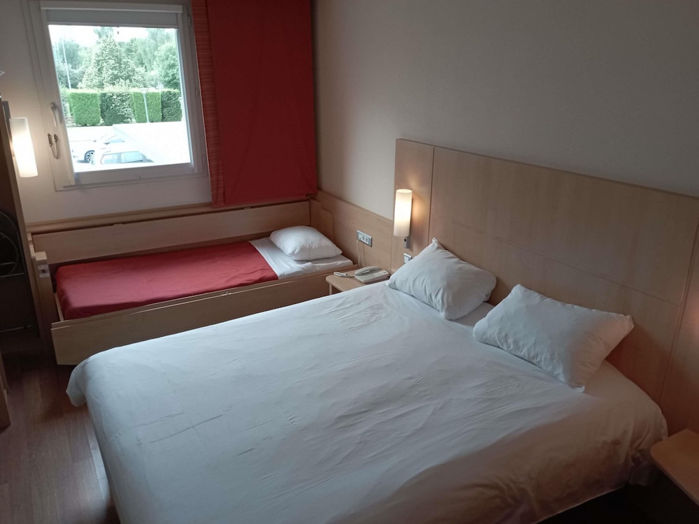 Room, Triple, 1 Double and 1 Single Bed