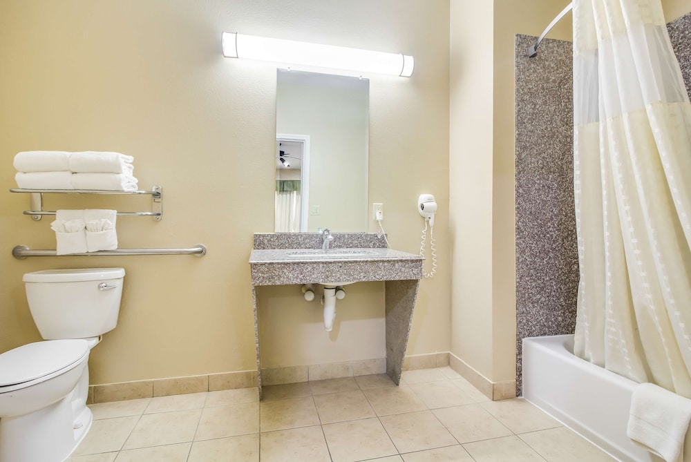Americas Best Value Inn And Suites Tomball 16/30