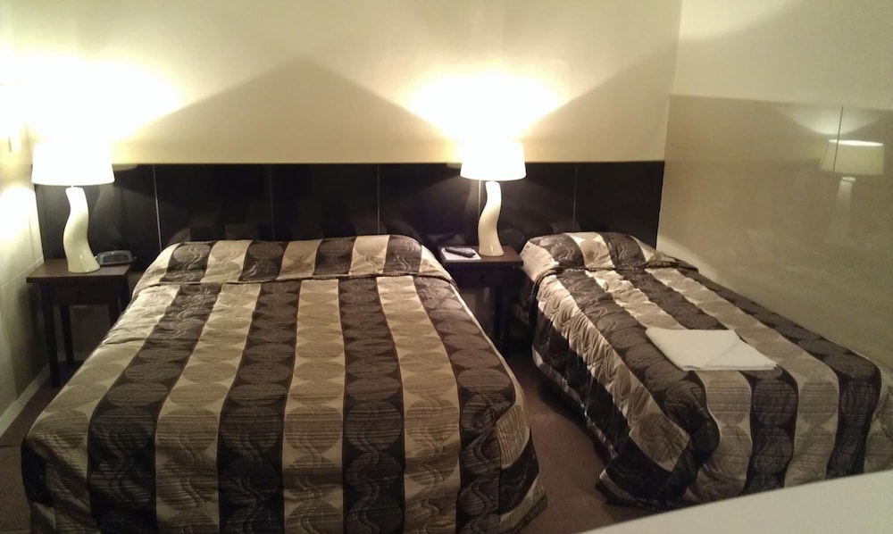 AVALON MOTEL 10/45