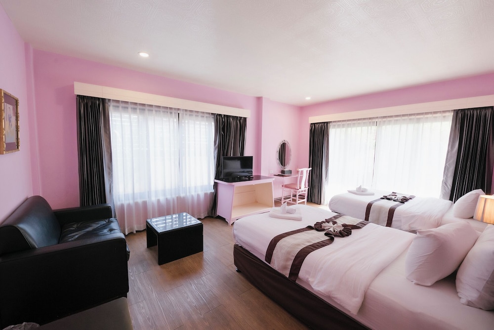 DELUXE, SUITE, TWIN BEDS