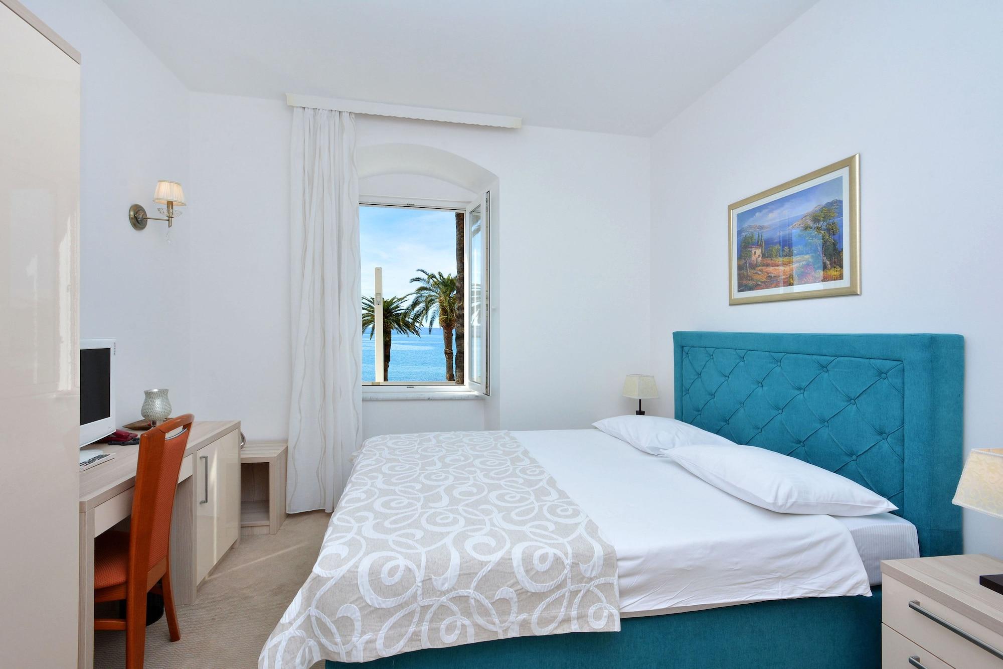 Deluxe, Sea View