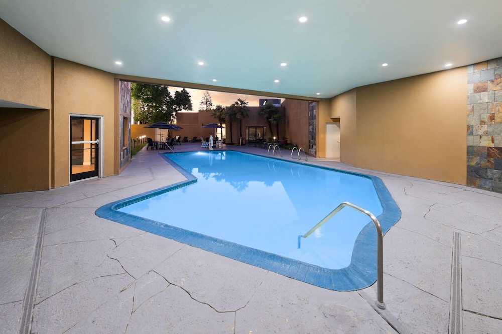 Wyndham Sacramento 33/72