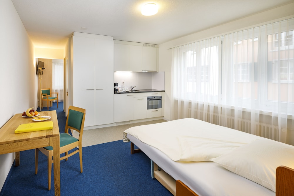 Central Hotel Post 26/57
