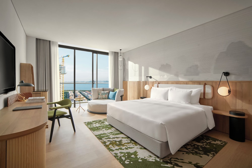 Executive, King Bed, The Yacht Hotel by DC 2/3