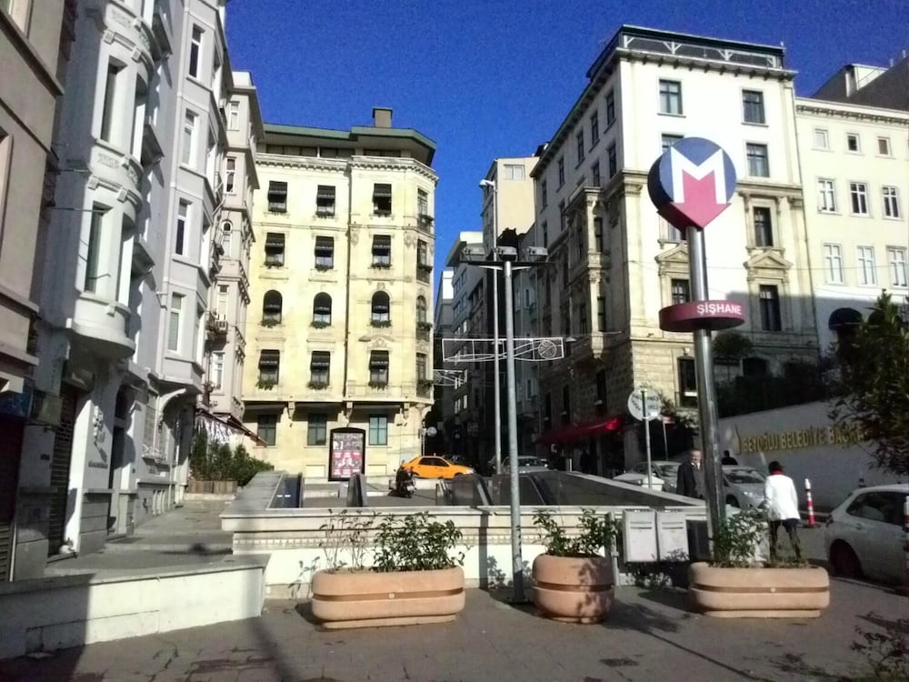 Bristol Hotel 42/50