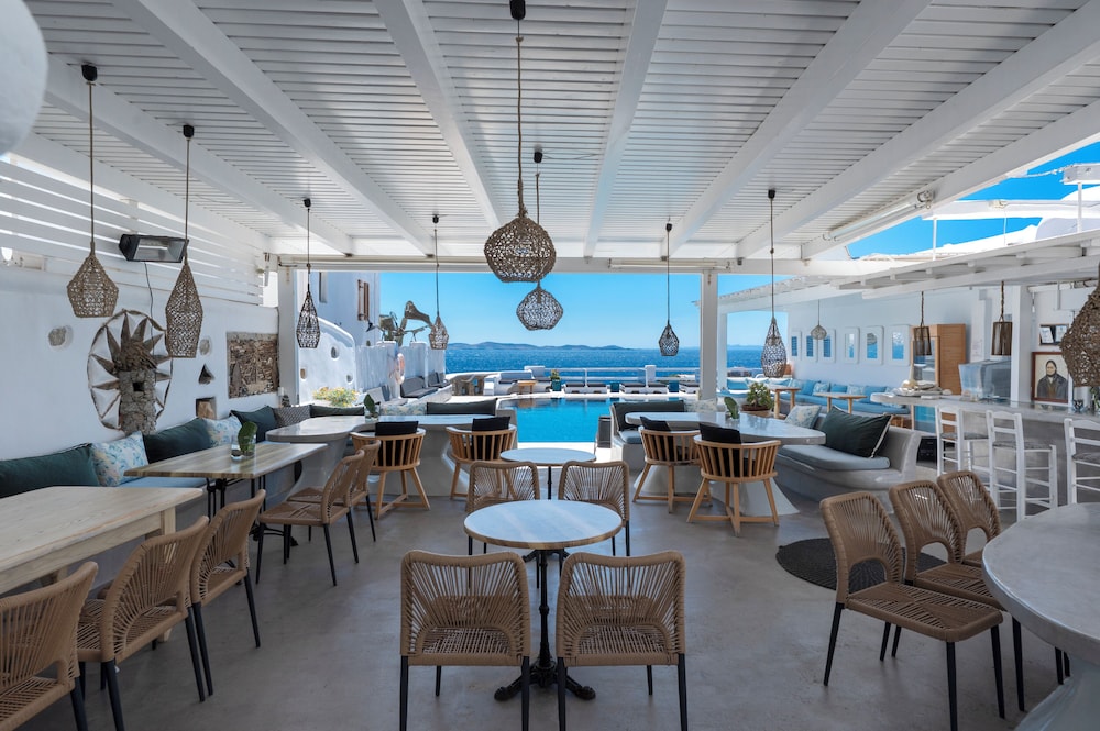 Flaskos Suites 36/50
