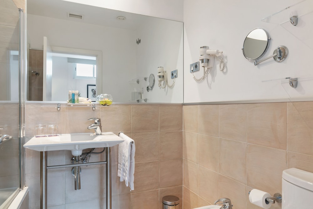 Globales Acis And Galatea Hotel 48/49