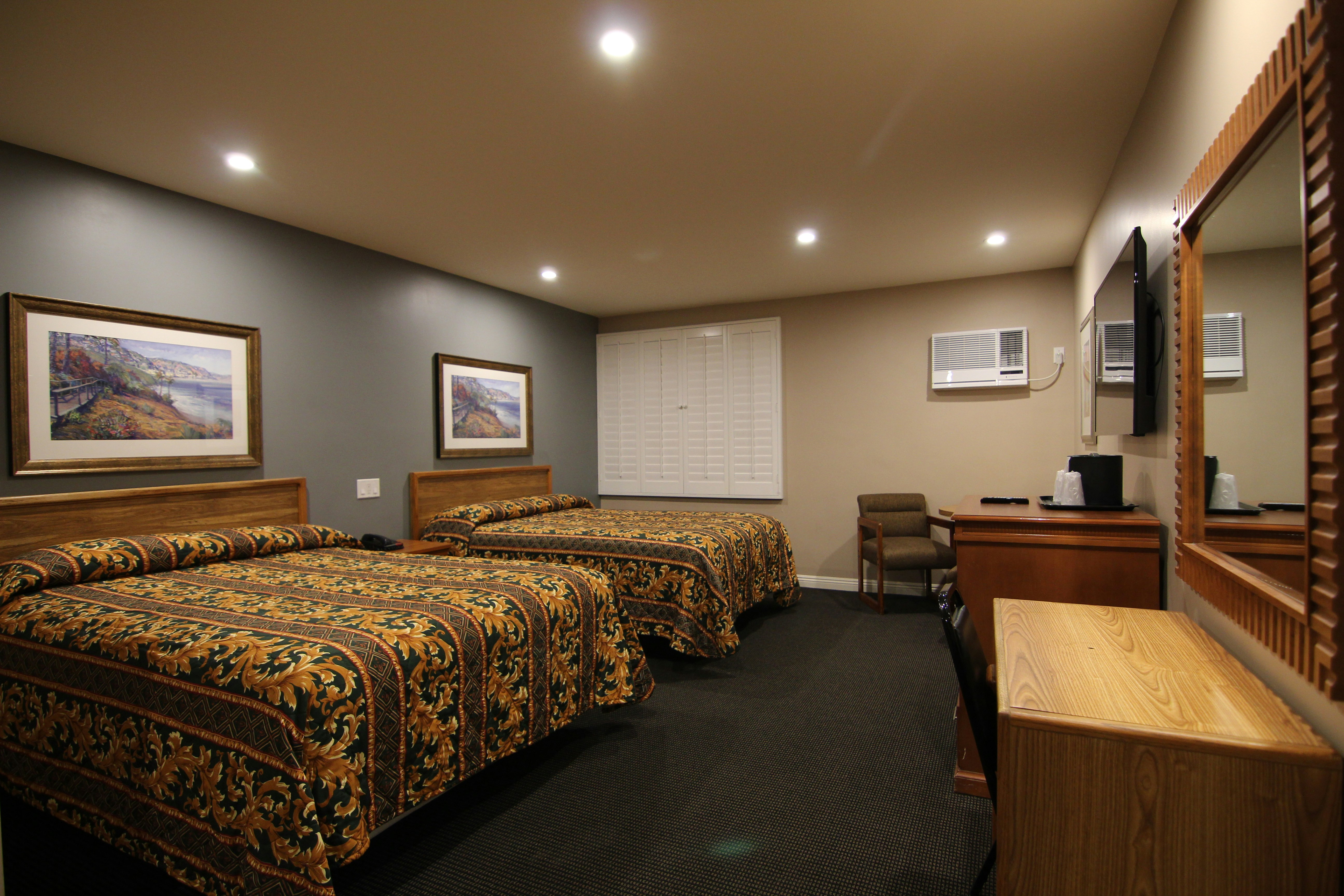 Dunes Inn Wilshire 53/72