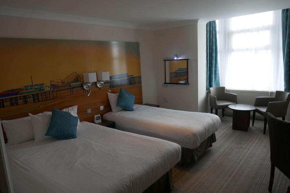 Superior, 1 King and 1 Single Beds, Convertible Double Bed, Accessible