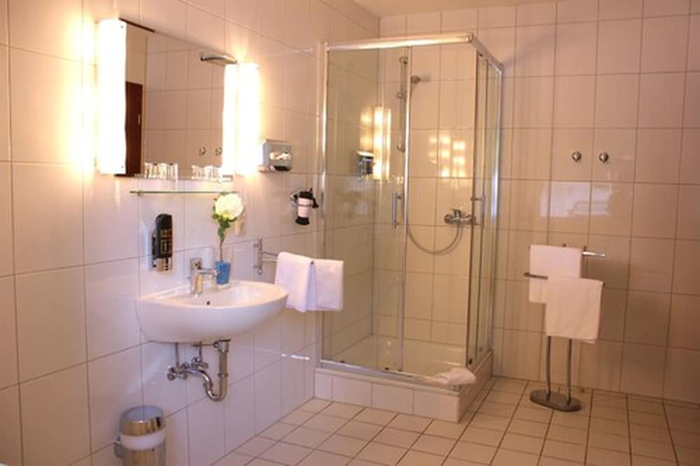 ROOM, TRIPLE