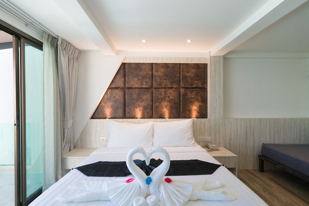 DELUXE, TRIPLE, SEA VIEW, BALCONY