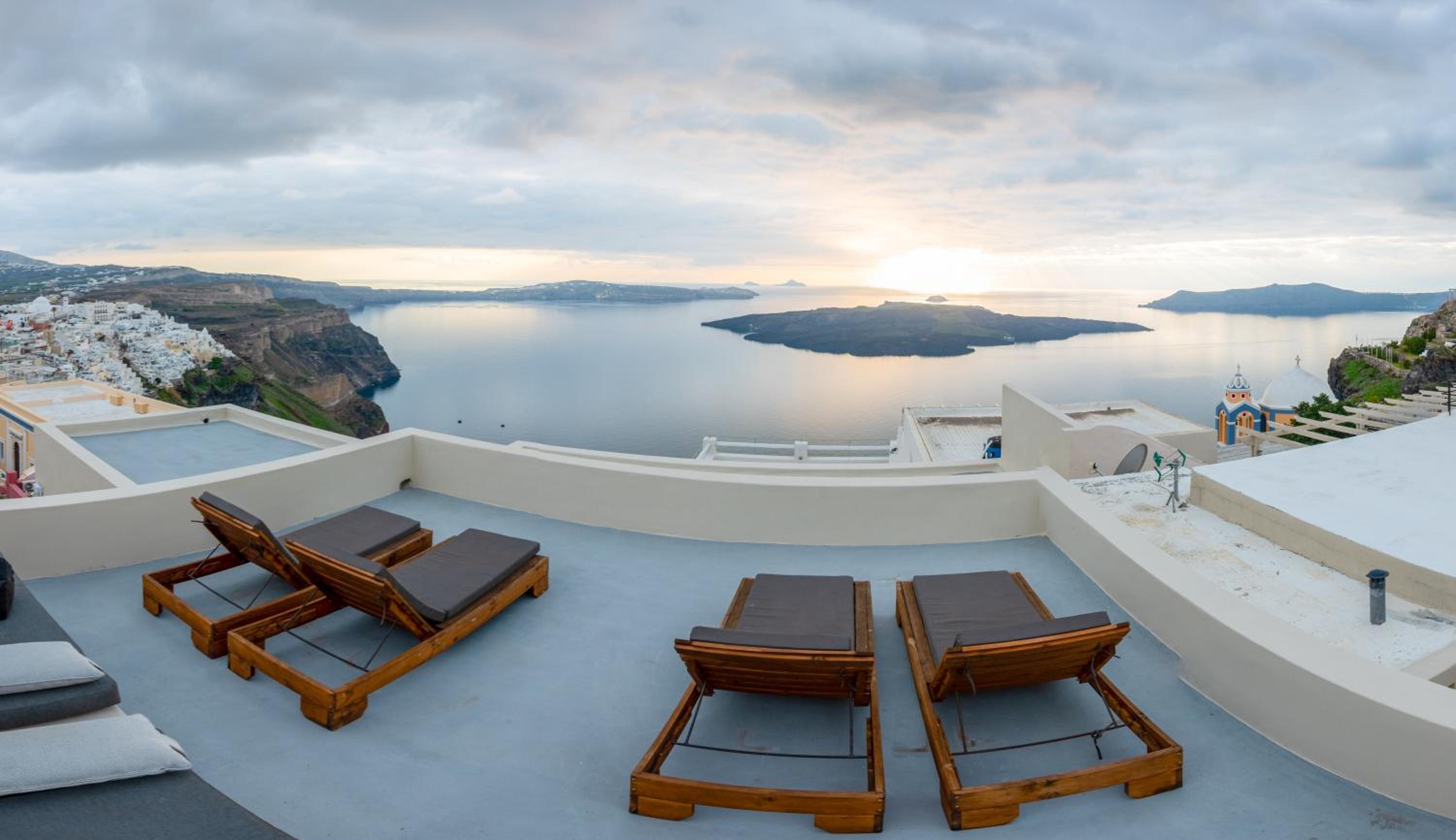 Caldera Cliff Illusion Suites 20/24