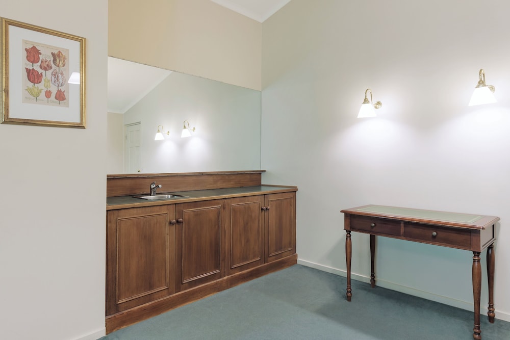 Elizabethan Lodge 14/56