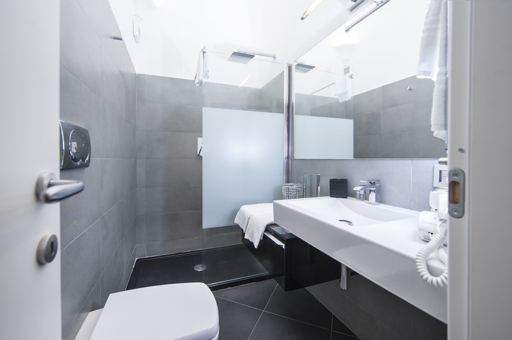 Trinity Luxury Rooms 62/66