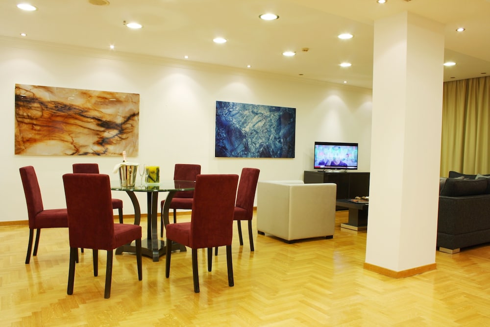 THEOXENIA HOUSE 40/44