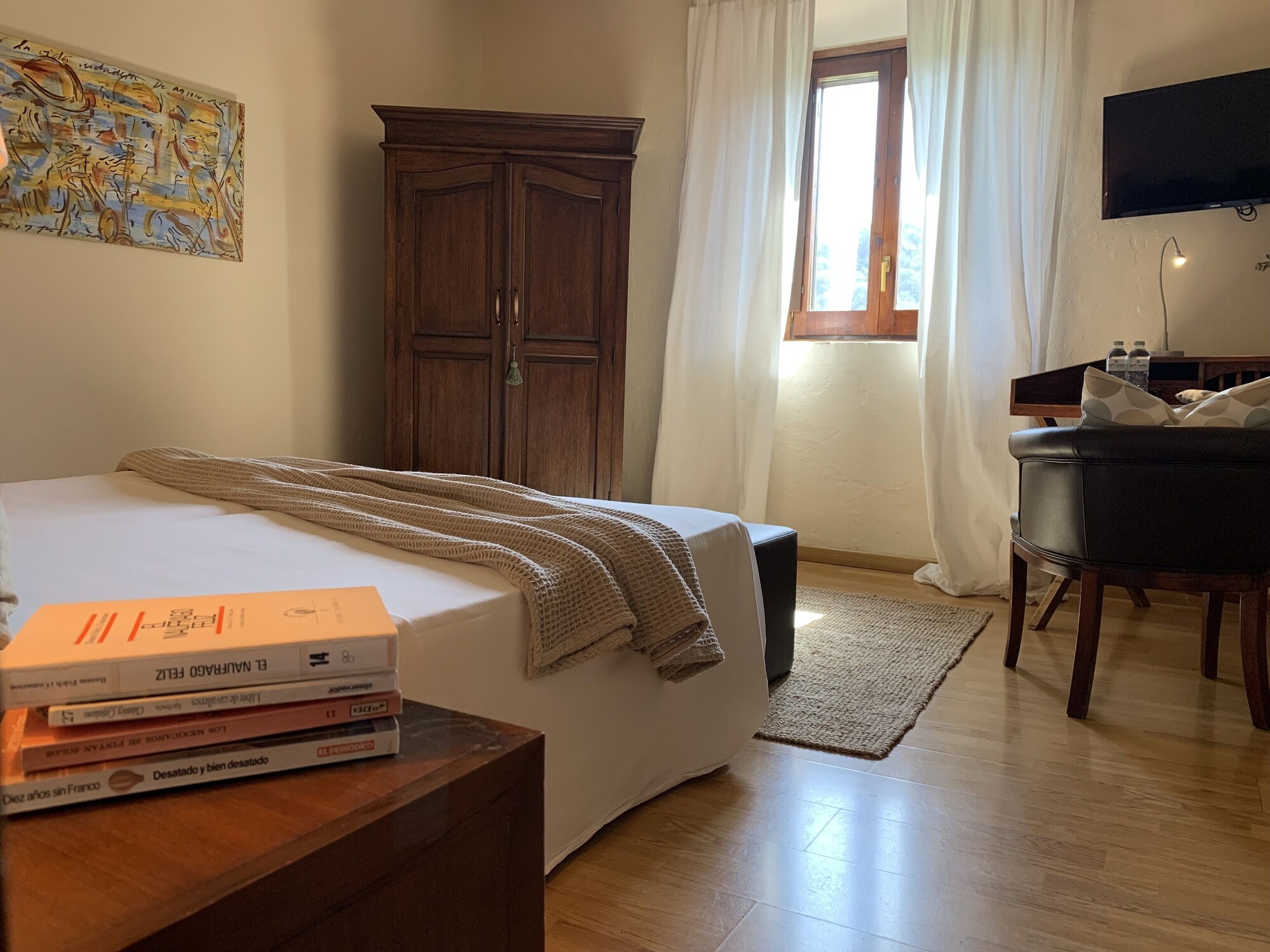 ROOM, TWIN BEDS, EXTERNAL BATHROOM