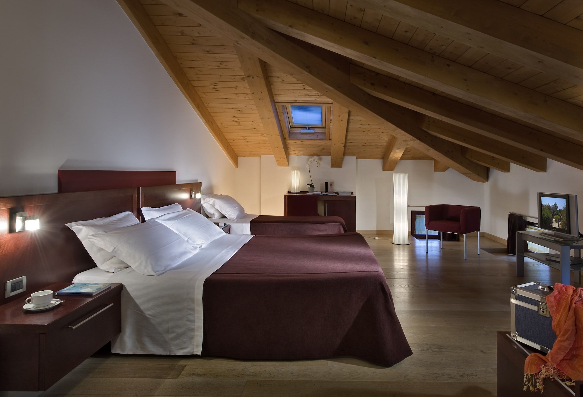ROOM, TRIPLE
