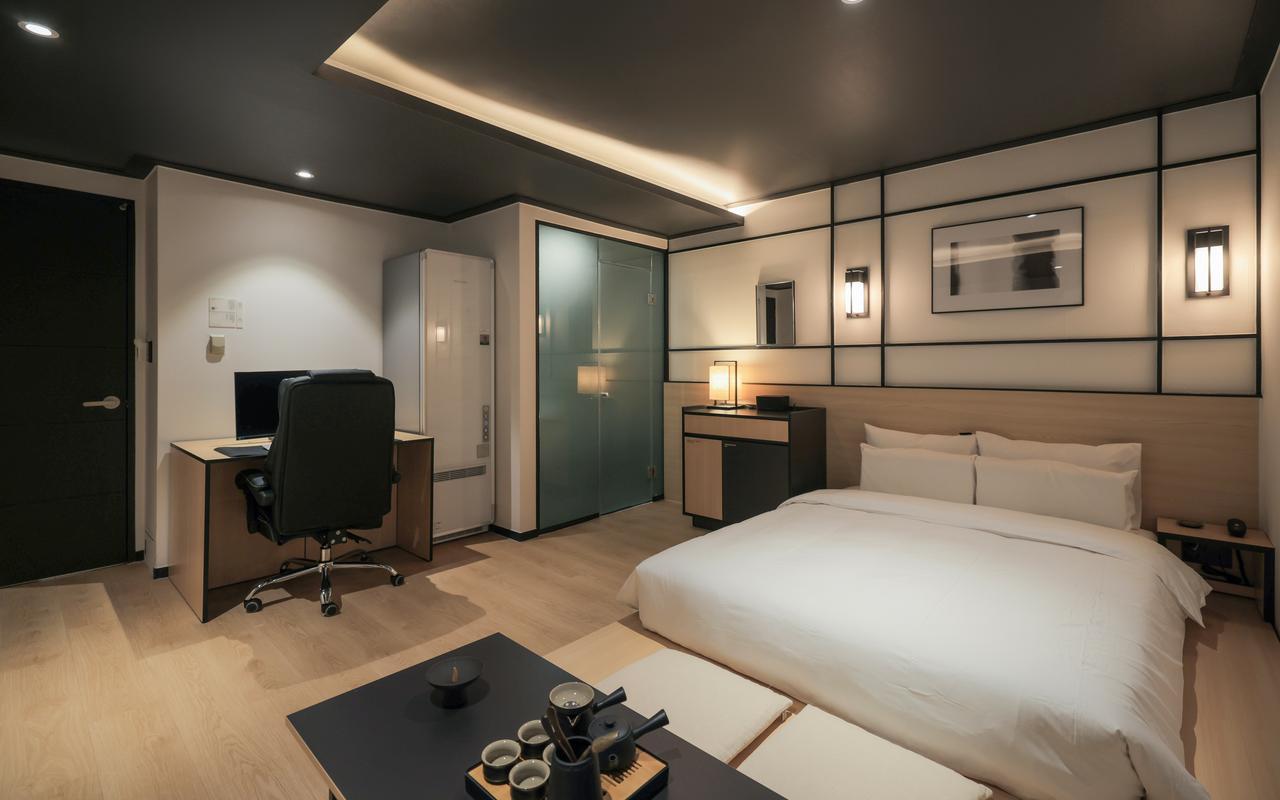 Business, Double or Twin Bed