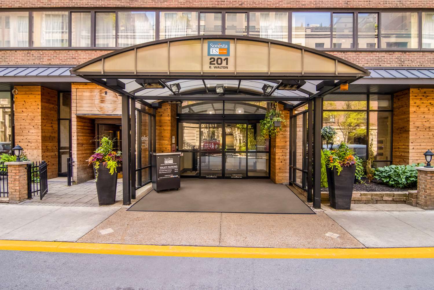 Sonesta ES Suites Chicago Downtown Magnificent Mile 32/32