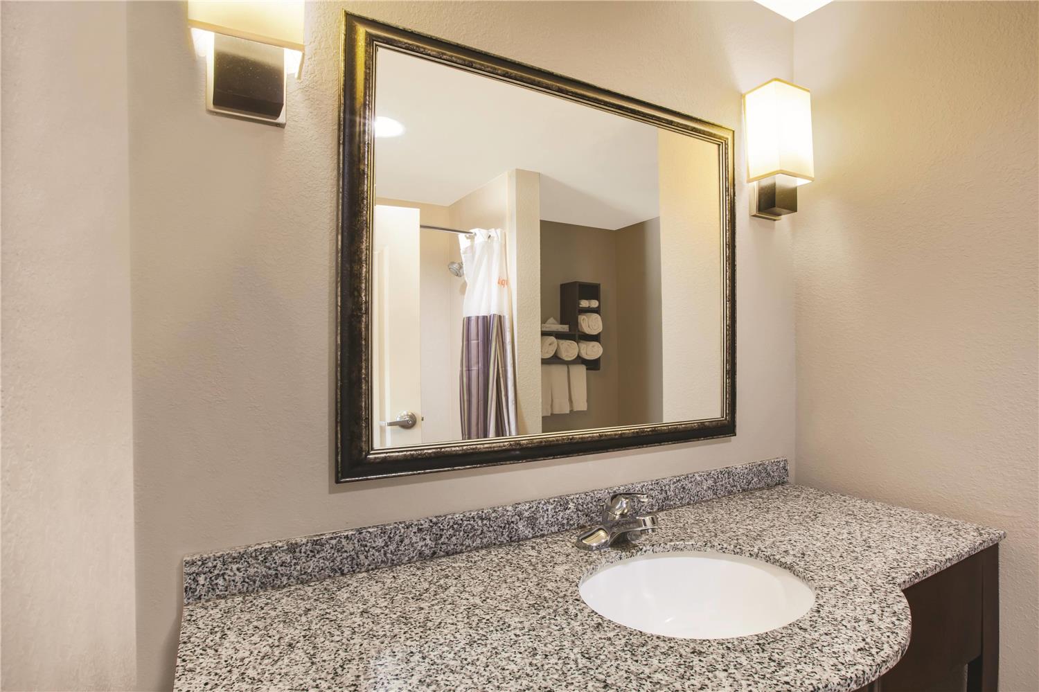 La Quinta Inn & Suites by Wyndham Baton Rouge Denham Springs 38/44