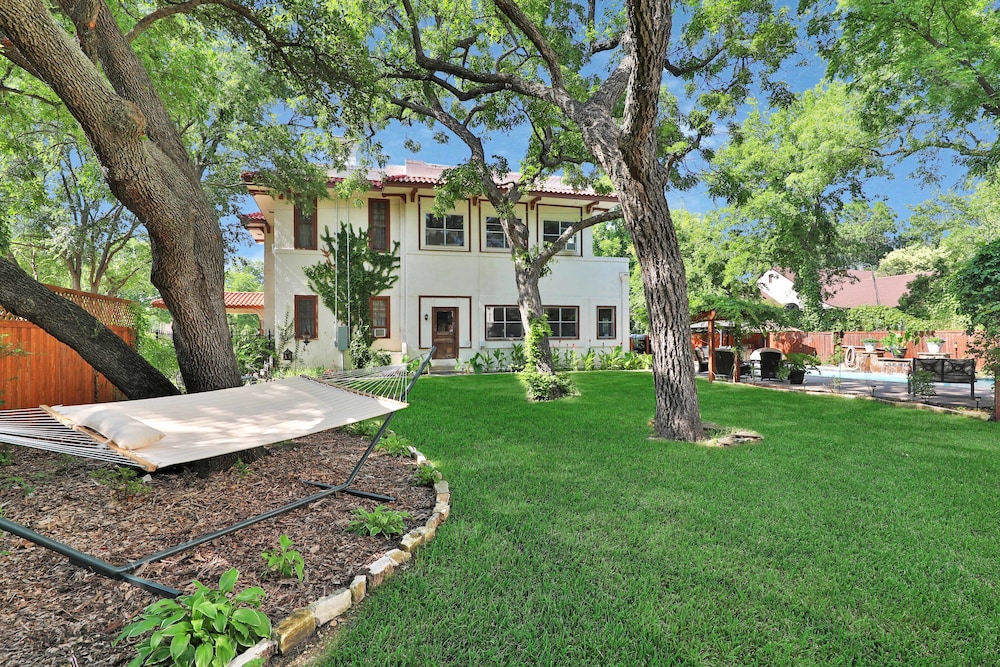 The Lancaster Manor Bed and Breakfast 46/50
