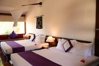 Deluxe, 2 Double Beds, Hill View