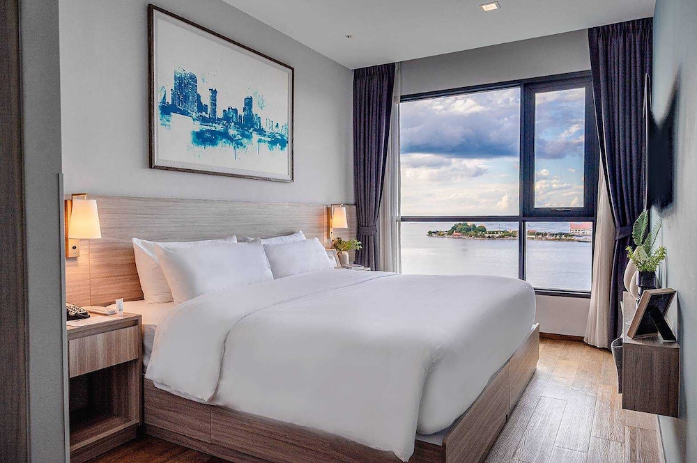 1 BEDROOM, PREMIUM, SUITE
