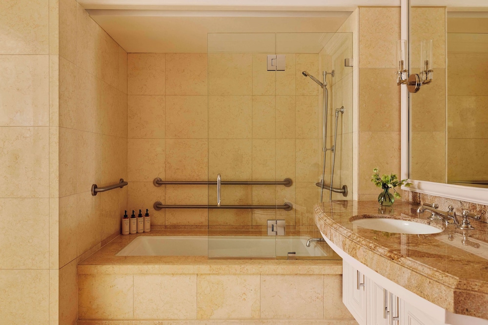 The Maybourne Beverly Hills 48/49
