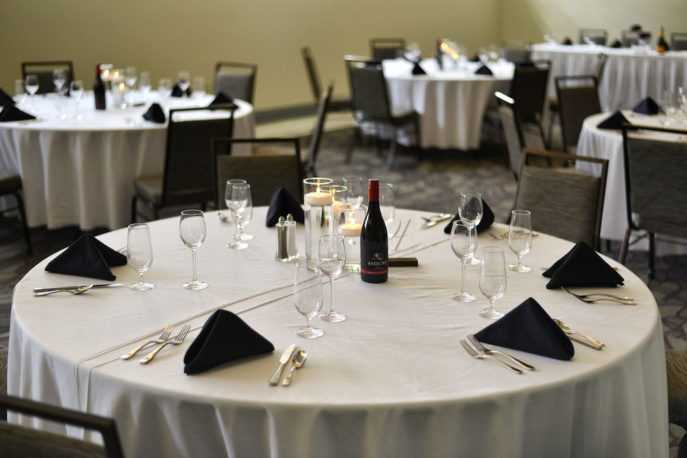 The Stella Hotel and Ballroom 63/66