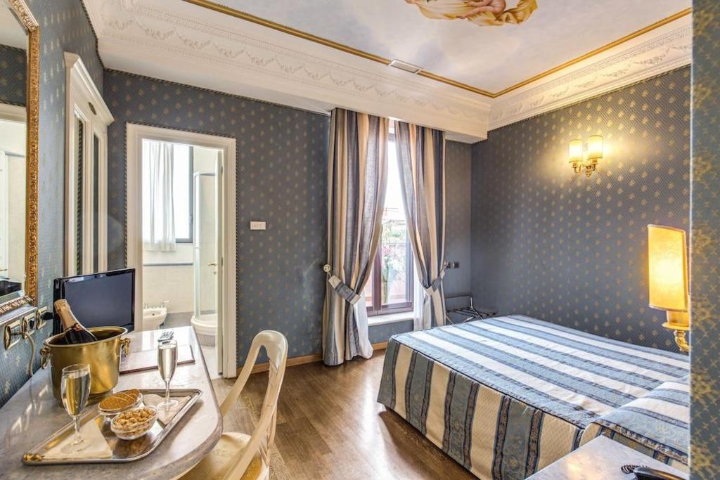 غرفة سوبيريور بسرير كوين، La Lumiere Di Piazza Di Spagna 6/7