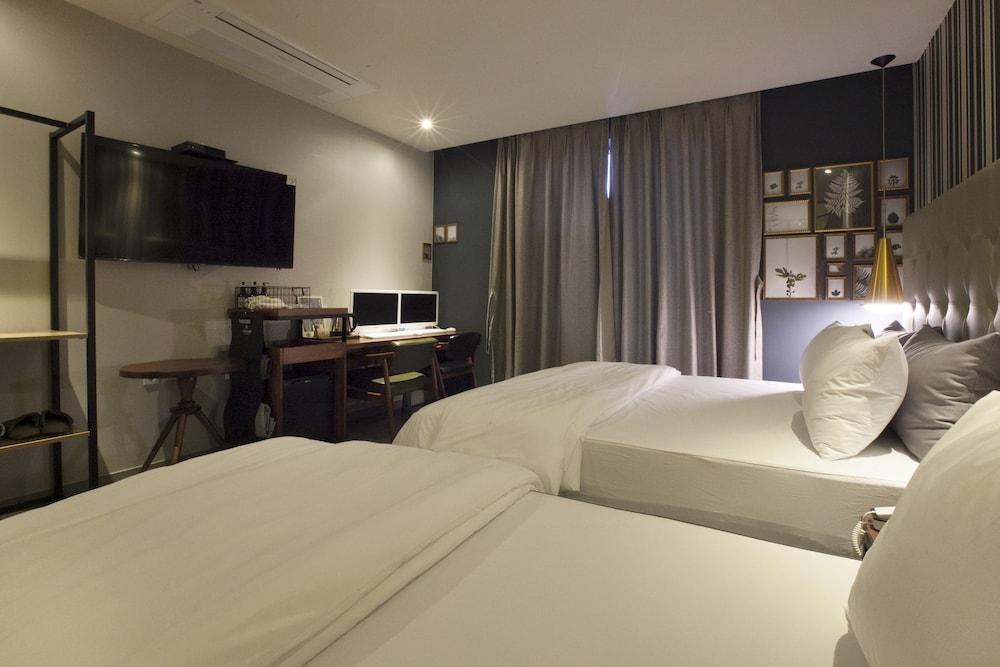 Brown Dot Hotel 16/39