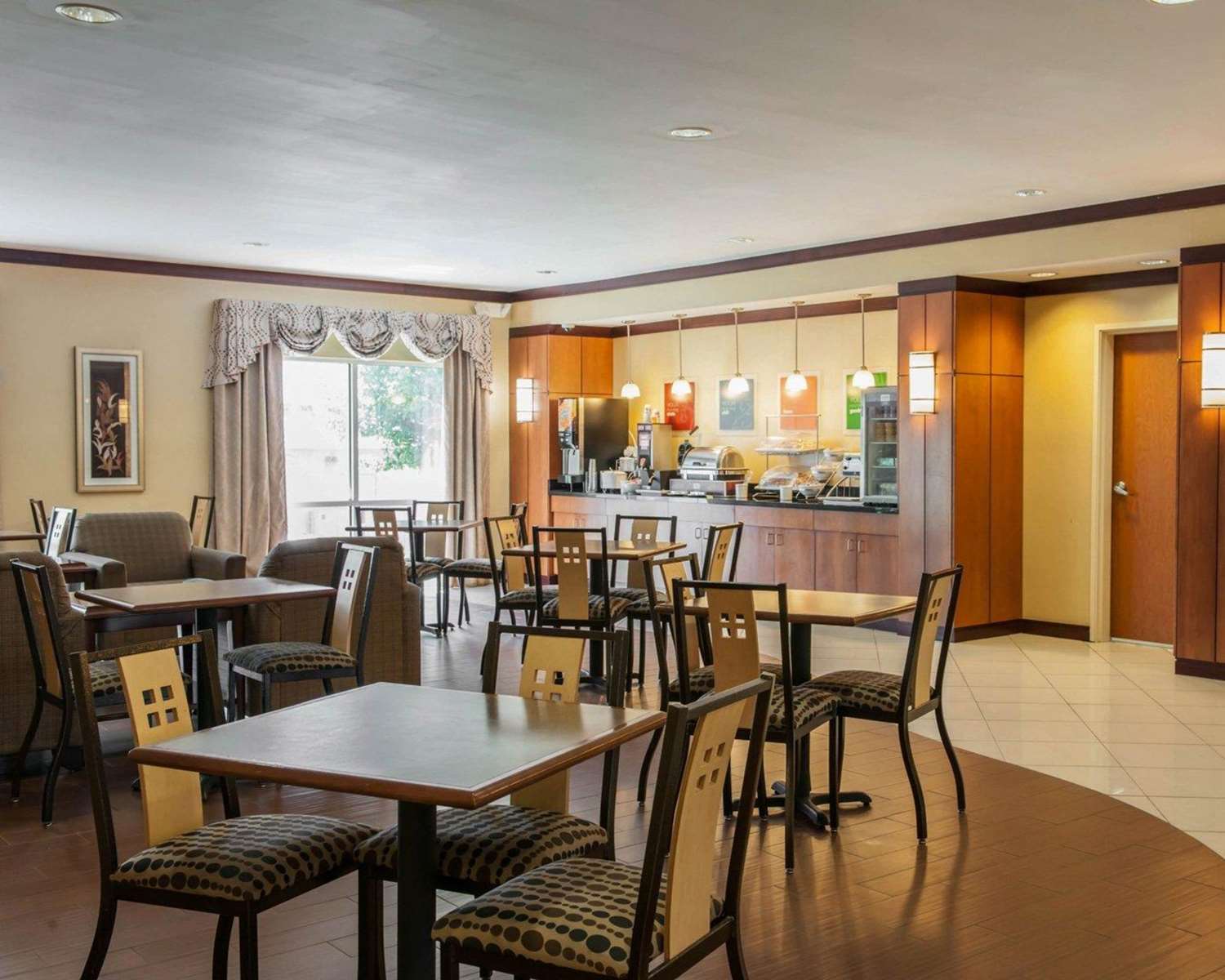 Comfort Suites Southport 13/21