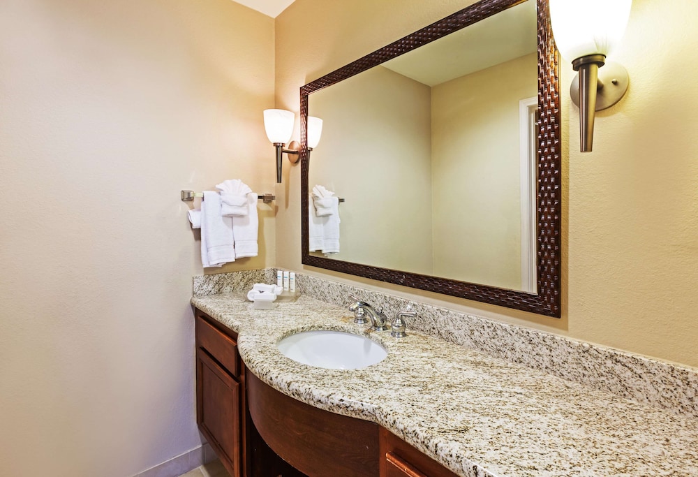 Homewood Suites by Hilton Laredo at Mall del Norte 20/75