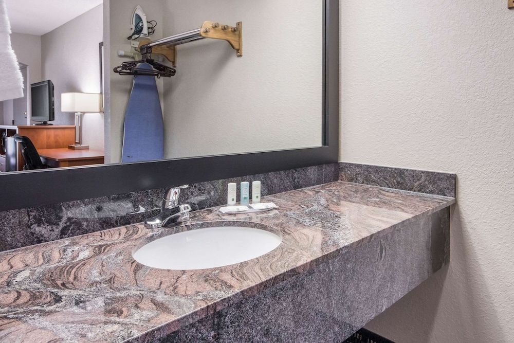 Quality Inn Dandridge 45/59