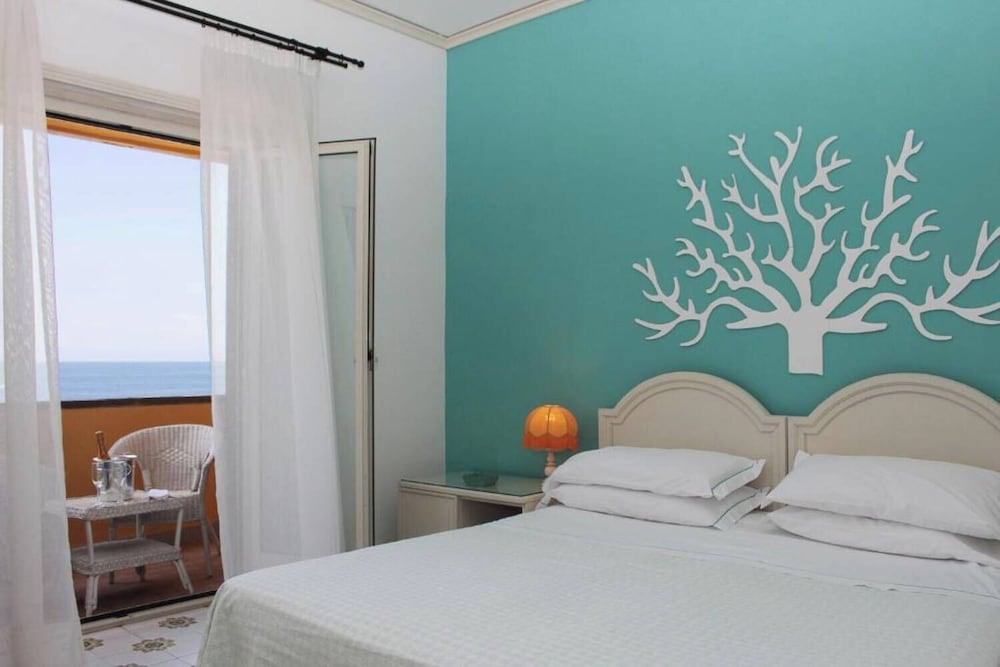Mercure Civitavecchia Sunbay Park Hotel 11/65